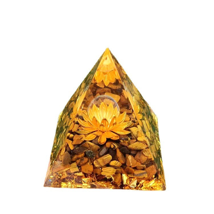 Amber Pyramid – Handgefertigte Harz-Pyramide